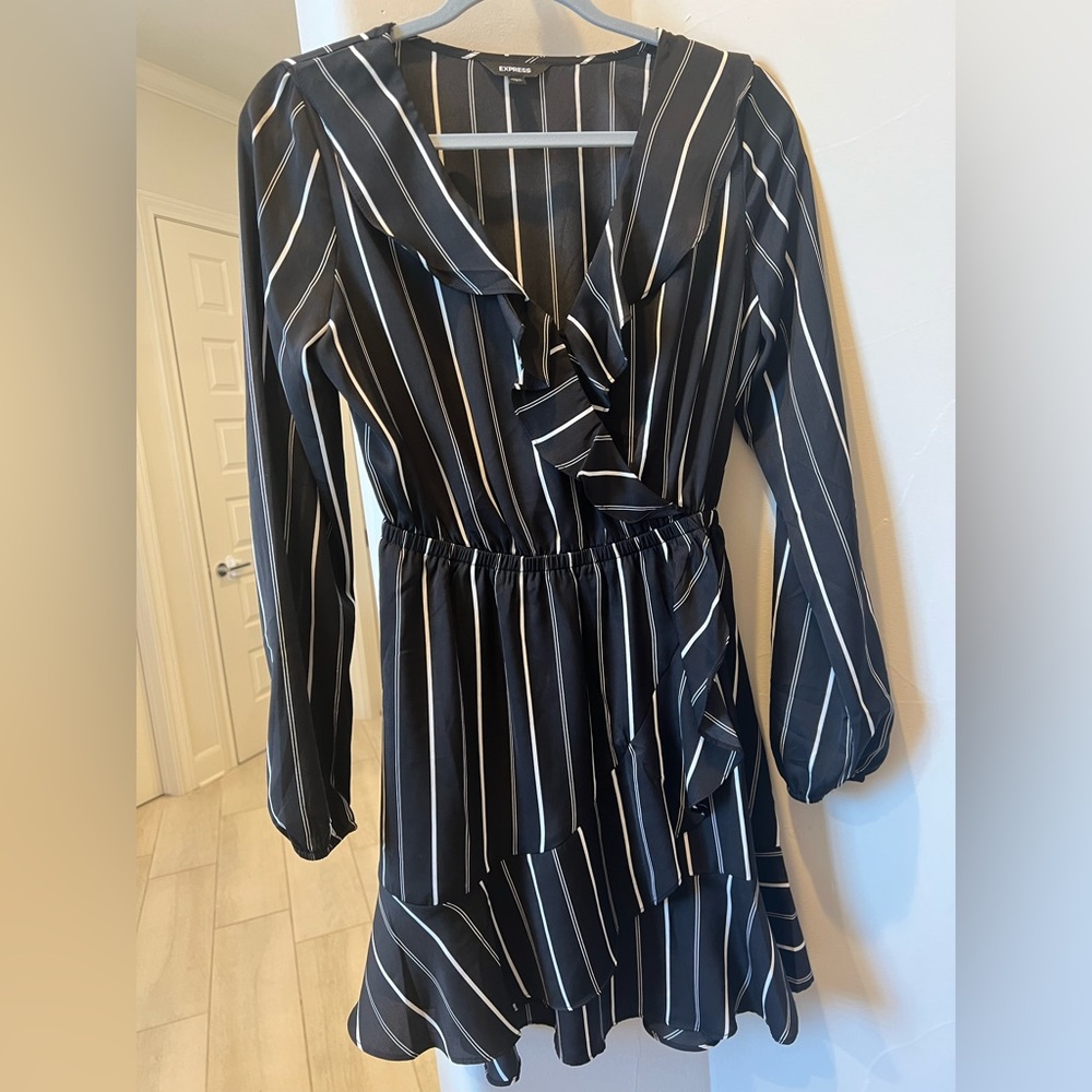 Express black and white dress